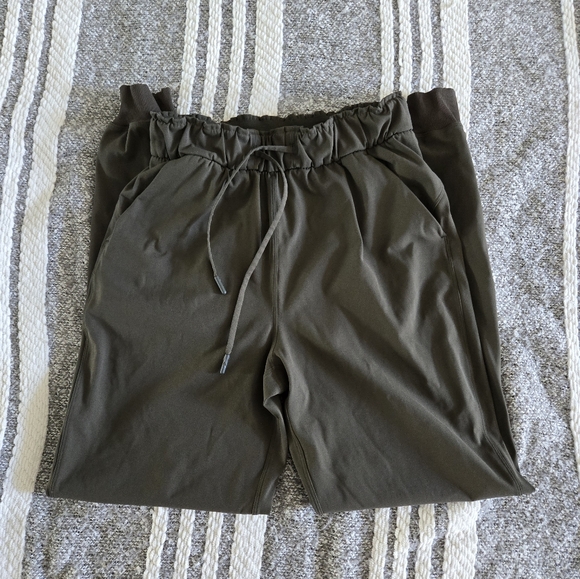 Lululemon Athletica On The Fly Jogger Size 4 Dark Olive - Picture 5 of 7
